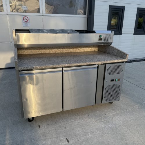 Pizzapult hűtött 2 ajtós gránitlapos oldal kompresszoros 6xGN1/3-os feltéthűtővel